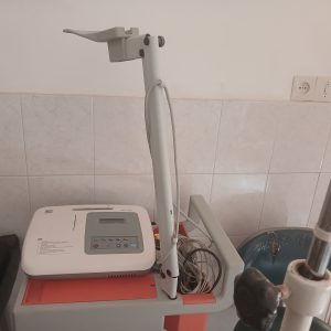 دستگاه نوار قلب و ترولی و ساکشن ......
